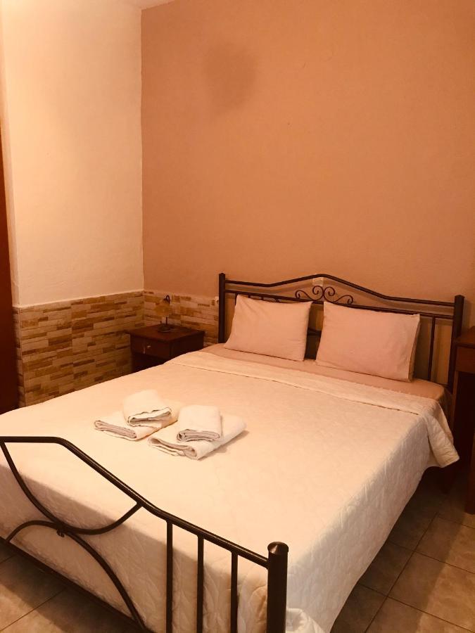 Guesthouse Adonis Káto Loutrákion Esterno foto