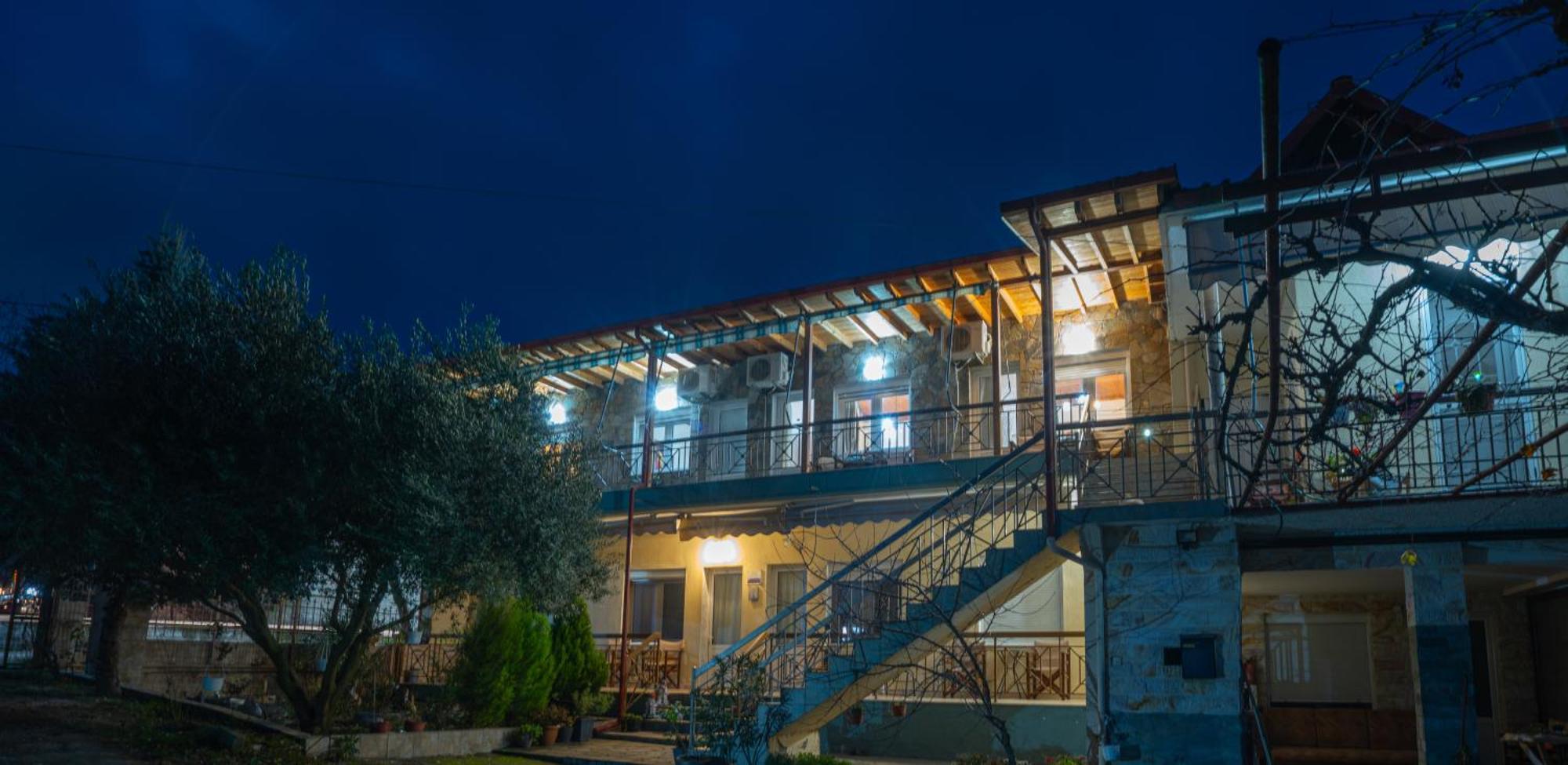 Guesthouse Adonis Káto Loutrákion Esterno foto