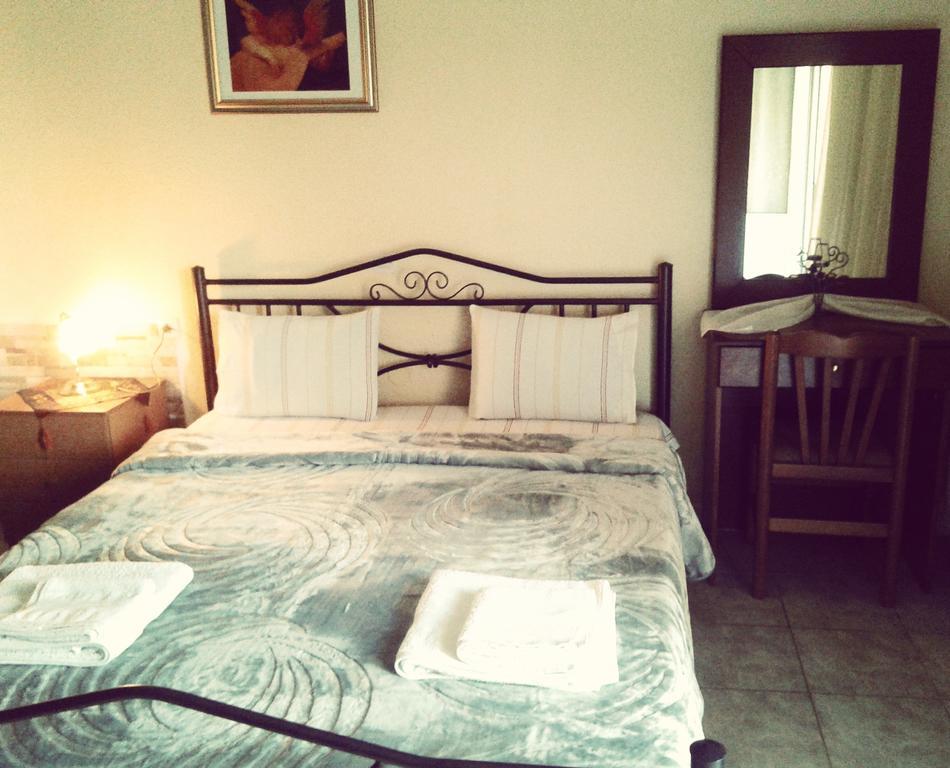 Guesthouse Adonis Káto Loutrákion Esterno foto