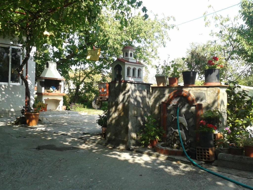 Guesthouse Adonis Káto Loutrákion Esterno foto