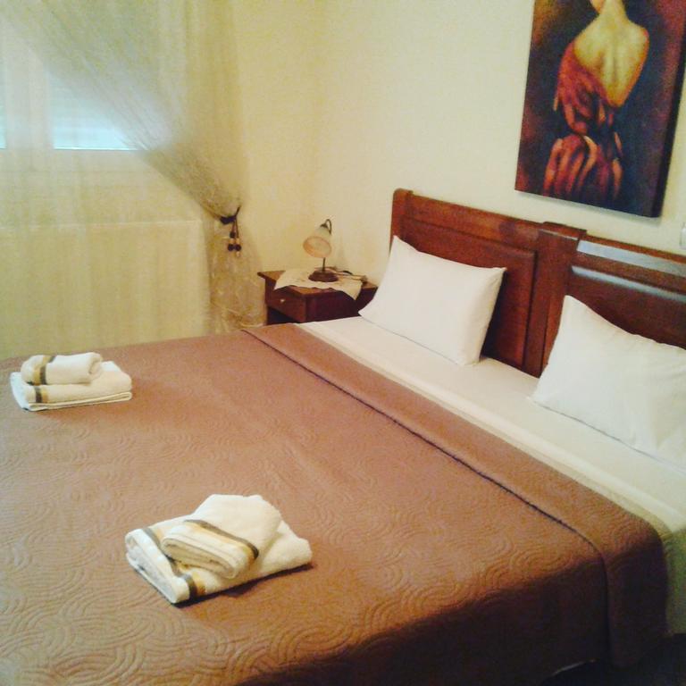 Guesthouse Adonis Káto Loutrákion Esterno foto