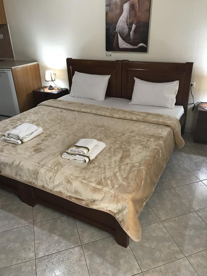 Guesthouse Adonis Káto Loutrákion Esterno foto