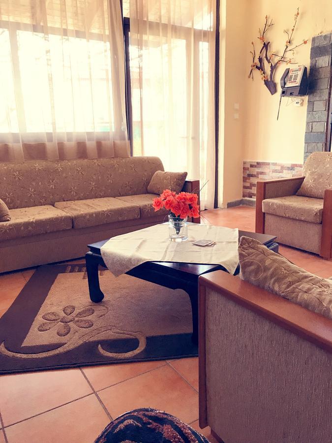 Guesthouse Adonis Káto Loutrákion Esterno foto