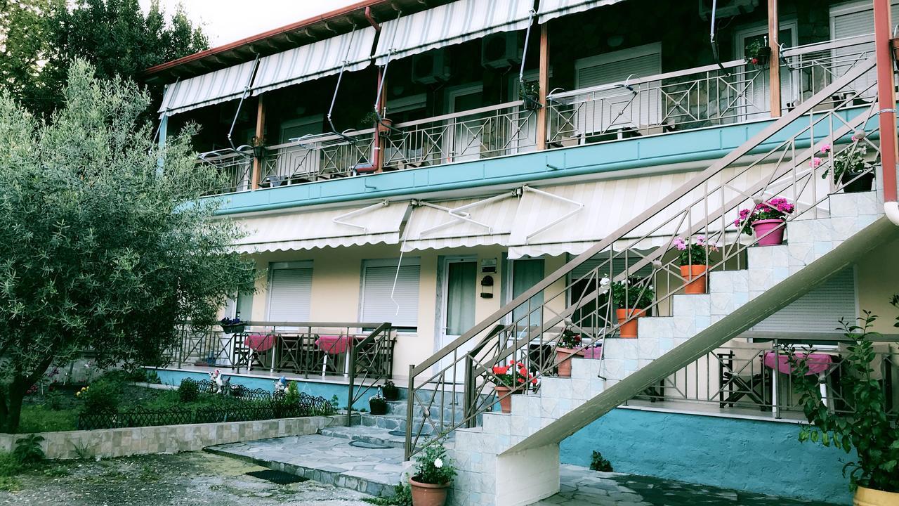Guesthouse Adonis Káto Loutrákion Esterno foto
